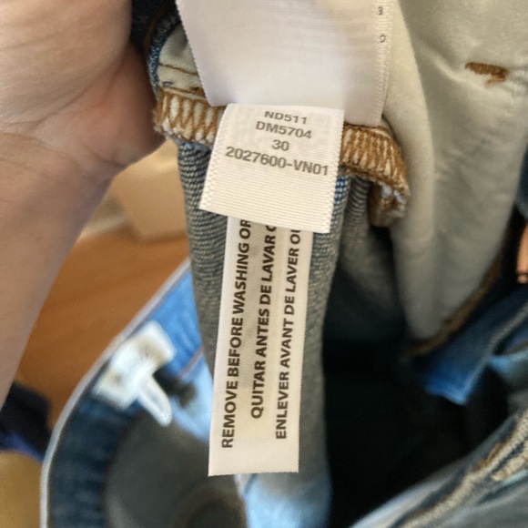 Madewell Mid-Rise Perfect Vintage Jean in Ainsdale Wash: Knee-Rip Edition - Picture 8 of 13